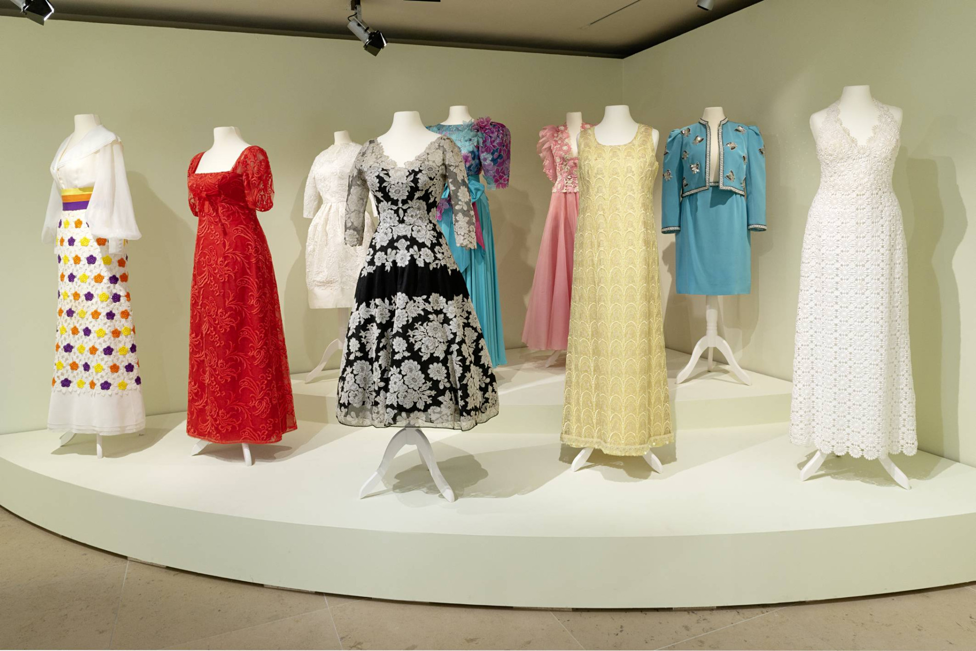 Frankfurter Spitzenarbeit - Mode von Toni Schiesser